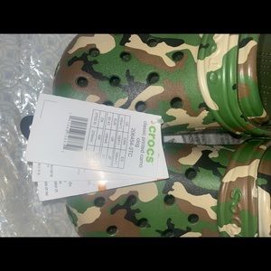 Men size 9 CROCS ARMY Fatigue